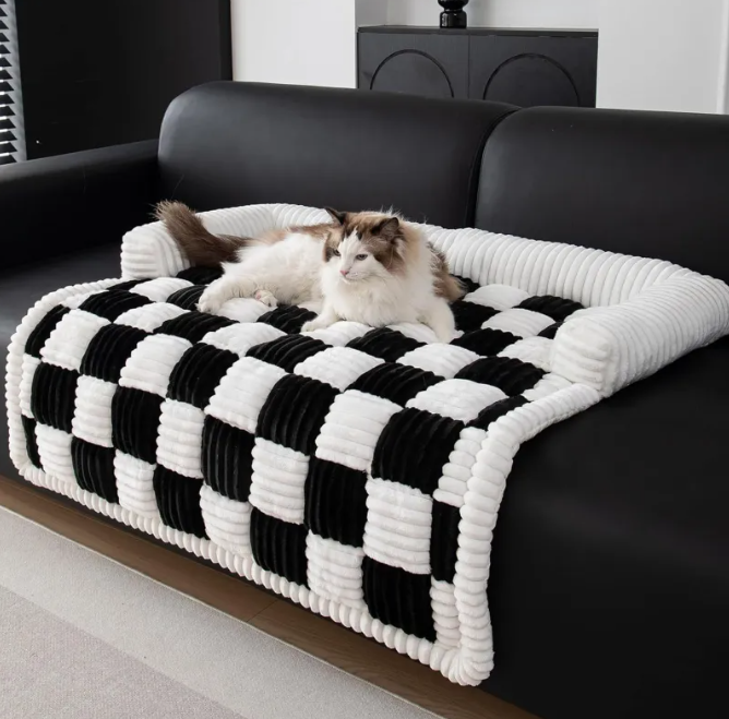 Plush Thickened Warm Pet Bed – Non-Slip & Machine Washable